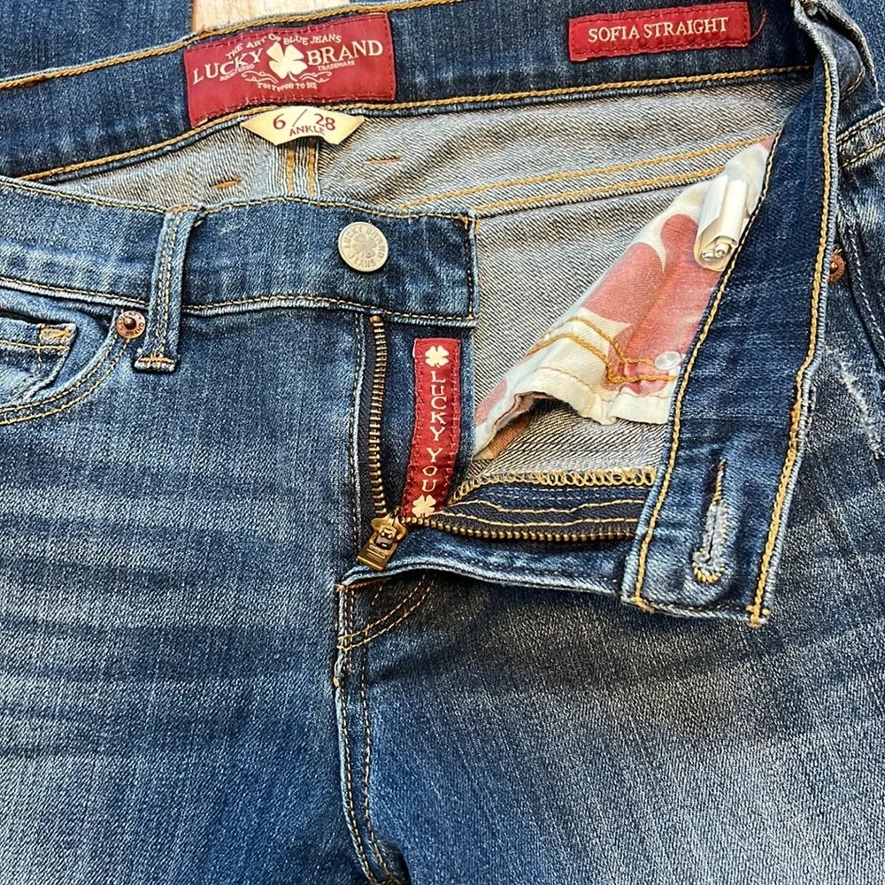 Lucky Sofia Low rise Straight Leg Jeans  Size 6  28 x 29